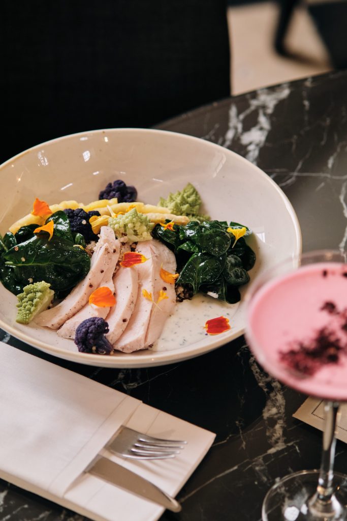 Discover the Nourish bowl for lunch at the Dôme bar in the InterContinental Lyon - Hotel Dieu